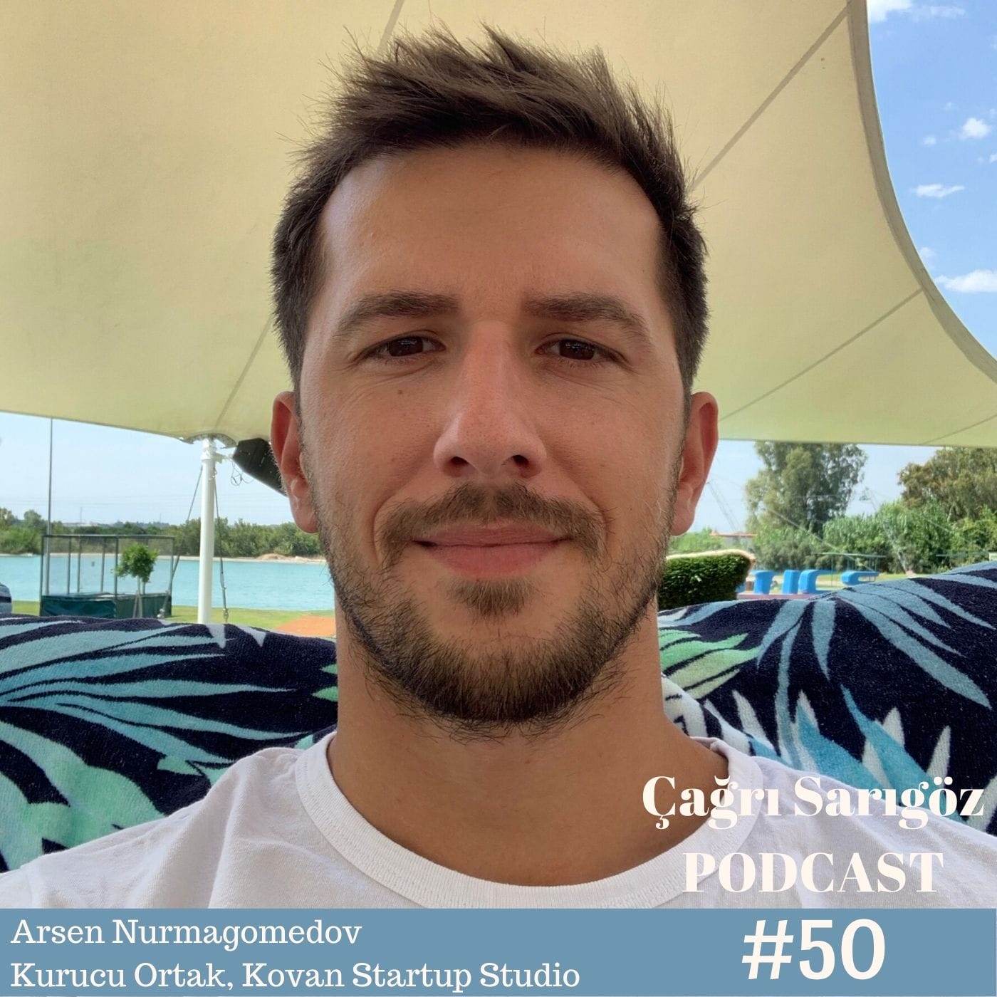 A man sitting on a couch with the words'cygnus startup studio 50'.
